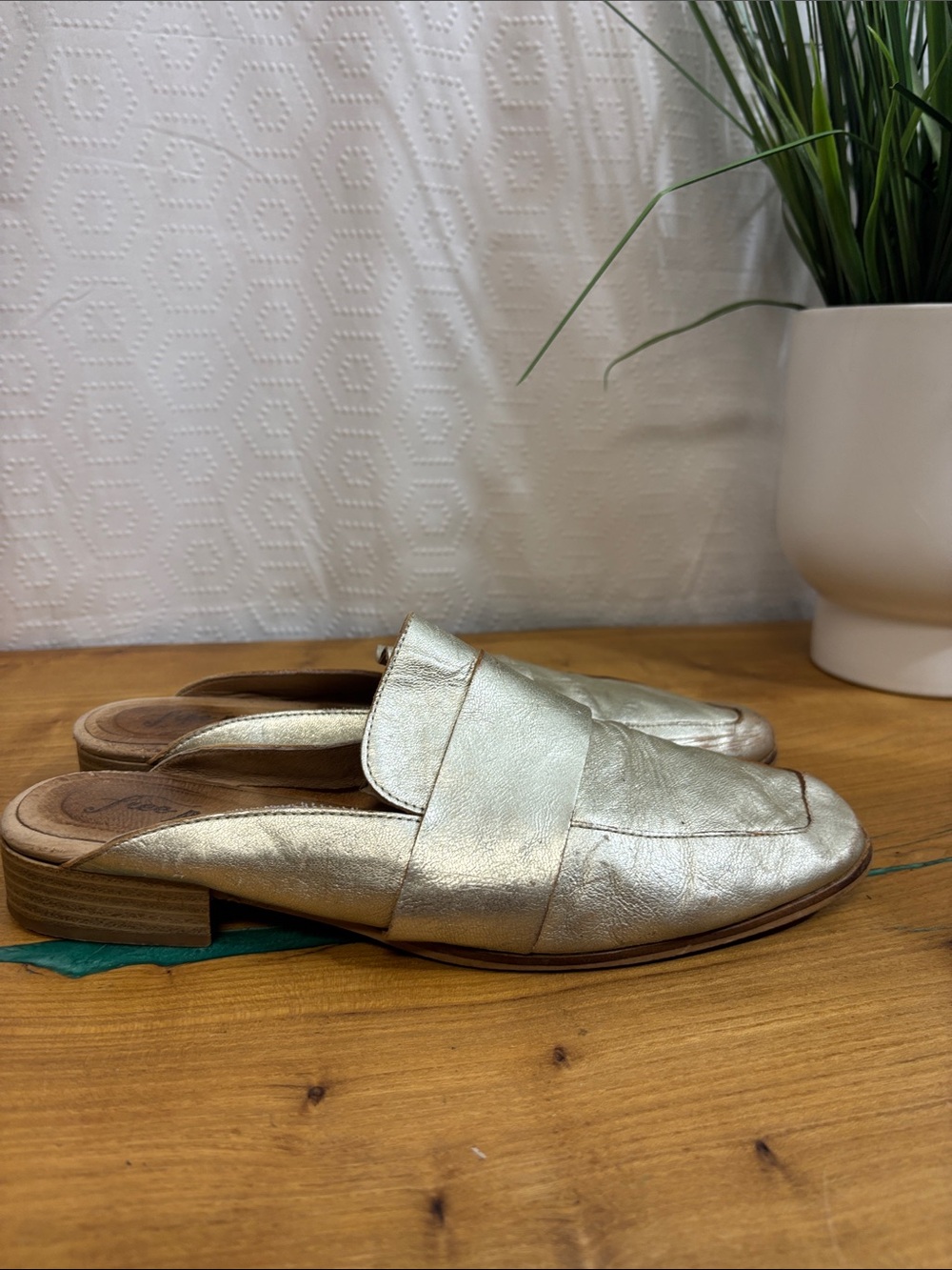 Free People At Ease Loafer Size 10 gold size 41